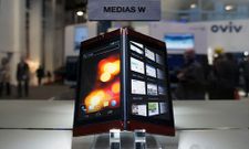 NEC Medias W N-05E: NTT Docomo Unveils Dual Touch Screen Smartphone