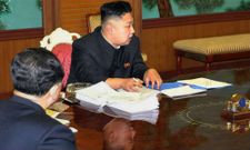 North Korean Leader Kim Jong- Un Spotted With Sony Ericsson Vivaz / Pro [Viewpoint]