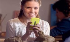Nokia: Unannounced Lumia Handset Spotted In A Lumia 920 Dutch Ad On Cards For MWC 2013? [VIDEO]