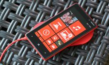 Lumia 920 Offer: Buy Nokia WP8 Handset and Get Free Wireless Charging Plate