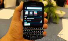 BlackBerry Q10 First look: The Keyboard Is The Key