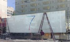 Apple Puts Up New Banners at WWDC Venue Confirming iOS 7 And OS X 10.9