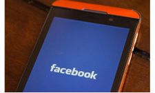 BlackBerry 10 Devices Finally Receive Facebook Chat Along with New UI