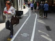 'Text walking lane' for smartphone-addicts in Belgium