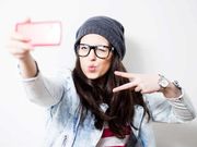 Women appear more in images than men in online news