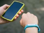 New technology lets smartwatch use power from larger devices