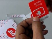 Jio does Apple, people throng Reliance Stores for free 4G test SIM