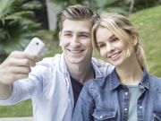 Meet Jelly, the smallest 4G smartphone with Android Nougat