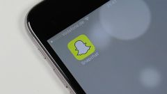 Here's how you downgrade to the older and better version of Snapchat