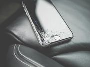 iPhone 6s explodes in a hair salon next to customers