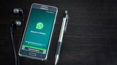 WhatsApp lets users add public group description in beta version