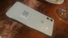 Motorola One live images leak: White color, dual cameras, glass back and more