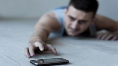 Smartphone addict hangs himself after mother takes his phone away