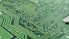 MWC 2019: Man implants RFID chip live on stage