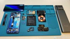 Xiaomi Mi 9 teardown shows wireless charging coil and other internals