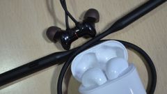 Neckband Style Earphones Vs Truly Wireless Earphones: Which One Should You Opt?