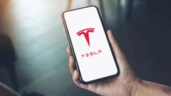 Here’s Why Tesla Might Never Make Smartphones