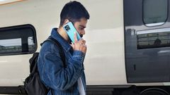 Virat Kohli Is Using A Blue Smartphone, And No, It's Not An iPhone