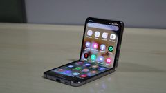 Samsung Patents Rear-Facing Invisible Display; Will It Appear On The Next Foldable Phone?