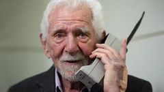Mobile Phone Inventor Decries Smartphone Addiction; Believes Humanity Hasn’t Figured Them Out Yet