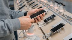 Global Smartphone Market Shows Signs of Recovery After 27-Month Decline