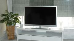 Indian Smart TV Sales Drop 16% in 2023, but Premium Market Poised for Boom in 2024