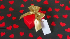 The Best Tech Gifts to Surprise Your Partner This Valentine's Day: iPhone 16, PS5, Galaxy Ring, and More