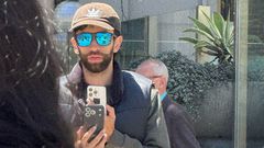 Is This the iPhone 17 Pro? Man Spotted in Public Using Unreleased iPhone