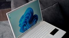 Windows 11 Will Let You Read and Reply to Your Phone’s Messages Right From the Start Menu