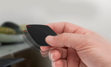 ಸ್ಮಾರ್ಟ್‌‌‌ಫೋನ್‌ ನಿಯಂತ್ರಿಸಲು ಪುಟಾಣಿ ರಿಮೋಟ್‌ ಕಂಟ್ರೋಲ್‌