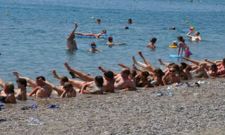 ಹಾಸ್ಯದ ಮಂದಹಾಸವನ್ನು ವ್ಯಕ್ತಪಡಿಸುವ ಚಿತ್ರಗಳು