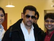 ಟ್ವಿಟ್ಟರ್‌ನಲ್ಲಿ ಹ್ಯಾಶ್‌ಟ್ಯಾಗೇ ಬಳಸದ ಖಾನ್ ಬಗ್ಗೆ ತಿಳಿಯಬೇಕೇ?