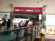 ಜಿಯೋ ಸಿಮ್ ಉಚಿತವಾಗಿ ಬೇಕಿದ್ದರೆ ಕ್ಯೂನಲ್ಲಿ ನಿಲ್ಲಿ, ಇಲ್ಲವೇ ಪಾವತಿಸಿ