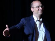 ಮತ್ತೆ ಬಂದಿದ್ದಾನೆ ಆಂಡ್ರಾಯ್ಡ್ ಜನಕ: ತಯಾರಿಸಿದ್ದಾನೆ ಆಂಟಿ ಐಫೋನ್