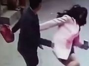 ಆನ್‌ಲೈನಿನಲ್ಲಿ ಬ್ಯಾಡ್ ರಿವ್ಯೂ: '850 ಕಿ.ಮೀ ಹುಡ್ಕೋಂಡು ಬಂದು ಕಸ್ಟಮರ್‌ಗೆ ಹೊಡೆದ' ಓನರ್..!