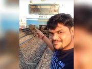 ಎದೆ ಝಲ್ ಎನ್ನಿಸುವವ ವೈರಲ್ ವಿಡಿಯೋ.! ರೈಲಿನ ಮುಂದೆ ಸೆಲ್ಫಿ: ಸಾವಿನ ದವಡೆಯಲ್ಲಿ ಯುವಕ..!