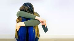 ಸೋಷಿಯಲ್ ಮೀಡಿಯಾದಿಂದ 'ಮೆಂಟಲ್' ಆಗುತ್ತಿದ್ದಾರೆ ಹುಡುಗಿಯರು!