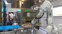 ಗಂಟೆಗೆ ಬರೋಬ್ಬರಿ 300 ಪಿಜ್ಜಾ ತಯಾರಿಸುತ್ತೆ ಈ ರೋಬೋಟ್‌..! ಹೊಟೇಲ್‌ ಉದ್ಯಮದಲ್ಲಿ ಕ್ರಾಂತಿ..!