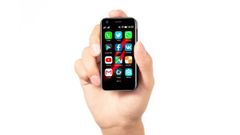 ವಿಶ್ವದಲ್ಲಿಯೇ ಅತಿ ಚಿಕ್ಕ 4G ಸ್ಮಾರ್ಟ್‌ಫೋನ್‌ ಲಾಂಚ್‌! ಸೈಜ್‌ ನೋಡಿದ್ರೆ ಶಾಕ್‌ ಆಗ್ತೀರಾ?