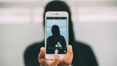 ಈ ಸ್ಥಳಗಳಲ್ಲಿ ಸೆಲ್ಫಿ ತೆಗೆಯಲು ಗಟ್ಟಿ ಗುಂಡಿಗೆ ಬೇಕು!!!