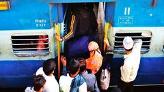 ಆನ್‌ಲೈನ್‌ನಲ್ಲಿ ಟಿಕೆಟ್‌ ಬುಕ್‌ ಮಾಡಿ ರೈಲು ಸಂಚಾರ ಮಾಡಿದ್ರೂ ಬೀಳುತ್ತೆ ದಂಡ; IRCTC ನೀಡಿದ ಎಚ್ಚರಿಕೆ ಏನು?