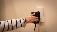 ಮೊಬೈಲ್‌ ಚಾರ್ಜರ್‌ ಶಾಕ್‌ ಹೊಡೆದು 8 ತಿಂಗಳ ಮಗು ಸಾವು; ಇನ್ನಾದರೂ ಈ ಅಭ್ಯಾಸ ಬದಲಾಯಿಸಿಕೊಳ್ಳಿ!