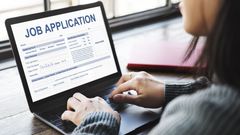 online scam: ಸಿಕ್ಕ ಸಿಕ್ಕಲ್ಲಿ ಉದ್ಯೋಗಕ್ಕಾಗಿ ರೆಸ್ಯೂಮ್‌ ಸಲ್ಲಿಕೆ ಮಾಡ್ತಾ ಇದ್ದೀರಾ?.. ಎಚ್ಚರ ನಿಮಗೂ ಈ ಮೋಸ ಆಗಬಹುದು!