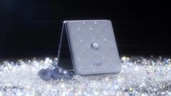 ಭಾರತದಲ್ಲಿ Swarovski ಕ್ರಿಸ್ಟಲ್ಸ್ Razr 60 ಮತ್ತು Buds Loop ಬಿಡುಗಡೆ!