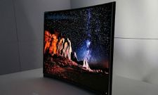 சாம்சங் அறிவித்த உலகின் முதல் 'வளைவான' OLED டிவி !!