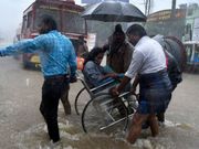 சென்னையை காப்பாற்றும் 'மனித நேயம்'..!