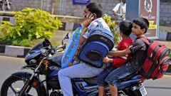தமிழ்நாடு: செல்போன் பேசியபடி வாகனம் ஓட்டிய 64,105 பேரின் ஓட்நர் உரிமம் ரத்து.!
