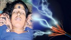 மொபைல் போன் மின்சாரம் தாக்கி பெண் பலி.! காரணம் என்ன தெரியுமா?
