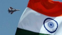 அதிநவீன போர் விமானத்தை படையில் சேர்த்த இந்தியா: பாகிஸ்தான் பதற்றம்.!