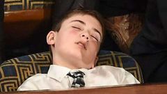 பாராளுமன்றத்தில் பேசியே சிறுவனை தூங்க வைத்த டிரம்ப்- வைரல் வீடியோ.!